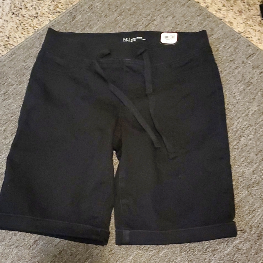 Black,mid rise shorts,SIZE 7-9